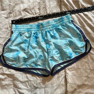 Tie dye blue under Armour shorts medium fitted heat‎ gear
